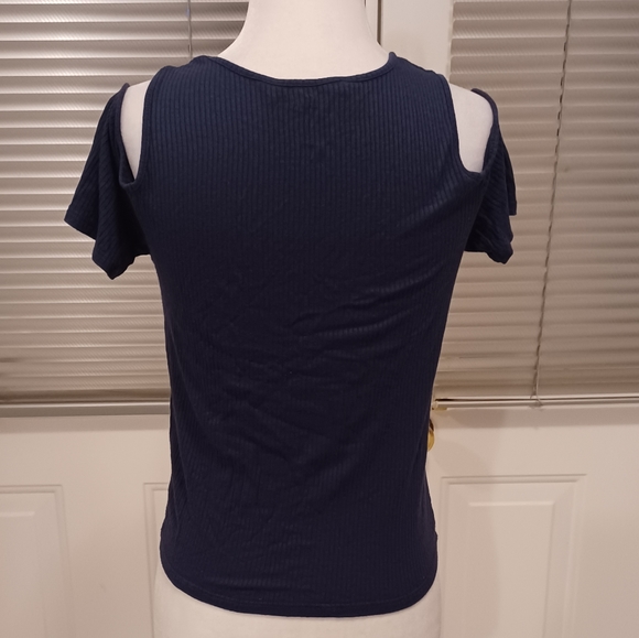 4/$40 Blue Ribbed Cold-Shoulder Tee - Size Medium - Picture 4 of 9